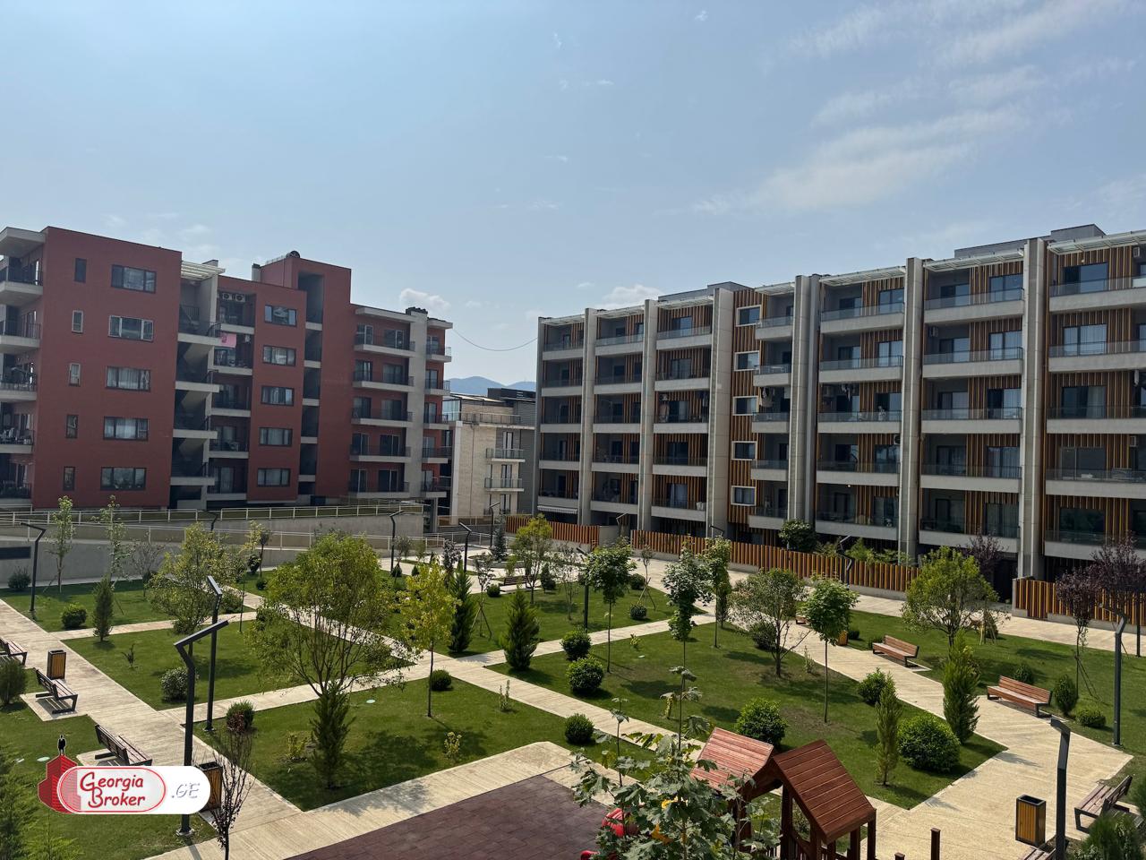 продается квартира с новым ремонтом 5-комнат